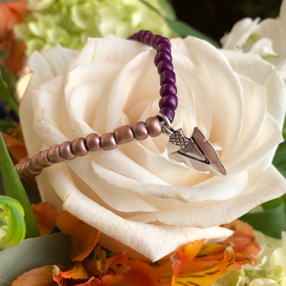 Sliver arrow head beaded bracelet